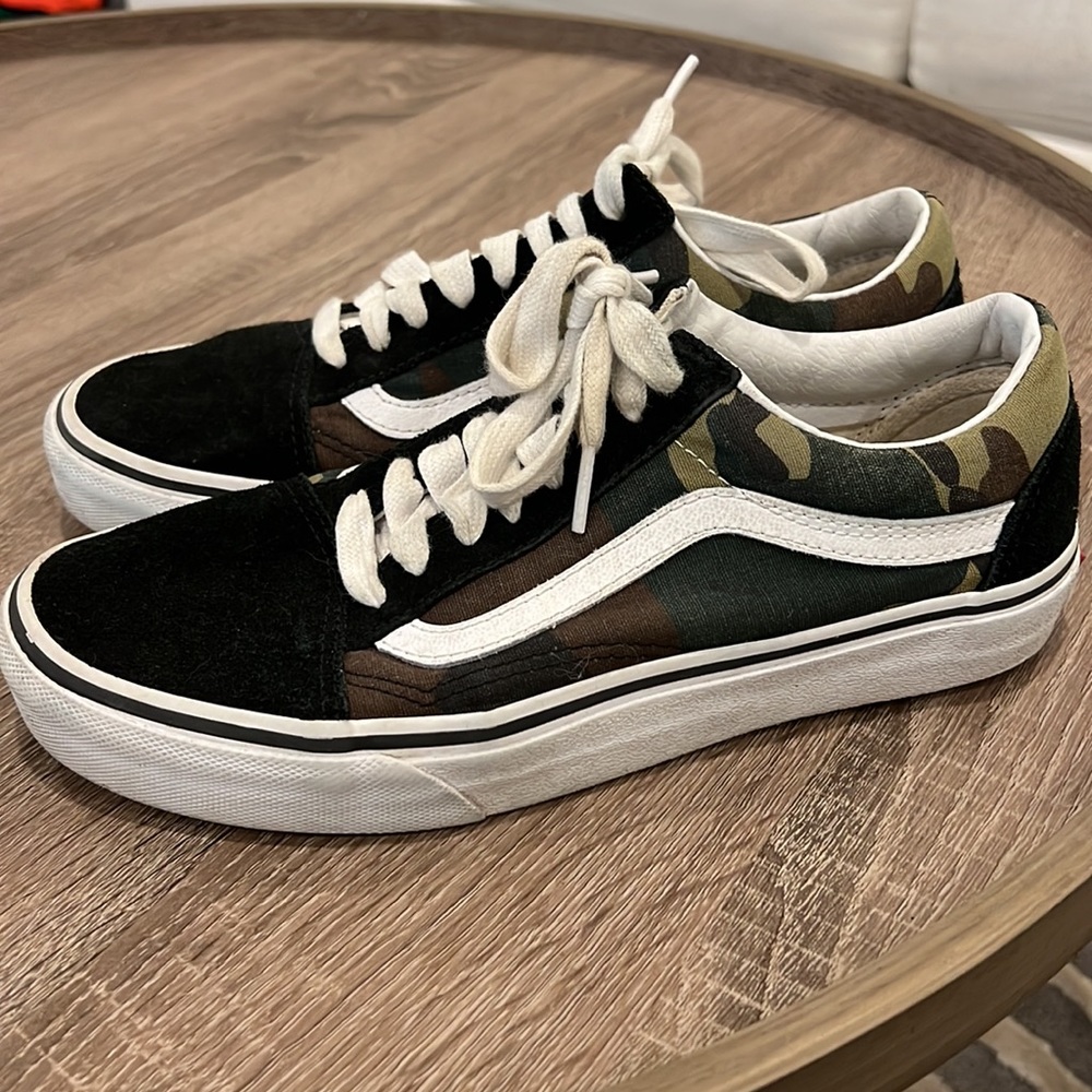 Vans Men’s 7 / Women’s 8.5 Camouflage/ Black sneakers